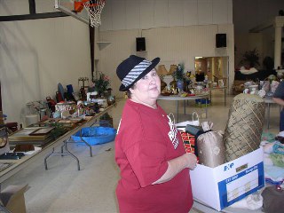 Jo does a little shopping..cool hat!!